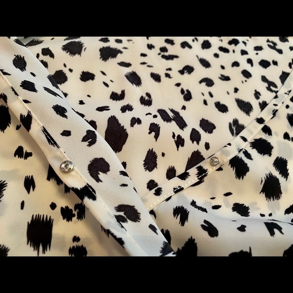 Cow Print 🖤 Cinched Waist, Flattering Top. Dash Outfitters, NWT - Picture 6 of 12